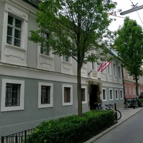 皇帝四重奏 本期画作 海顿童年住居 海顿担任宫廷乐长被亲王分的房子