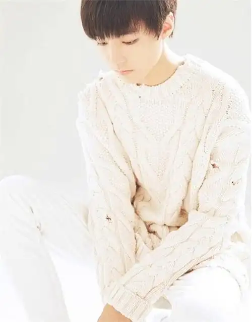 时尚年轻男士毛衣 tfboys组合队长王俊凯大牌毛衣欣赏