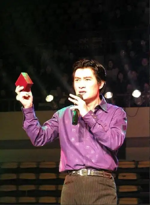 歌手黄安:爱国的心永不变,自己凭本事挣钱,凭真心爱国!