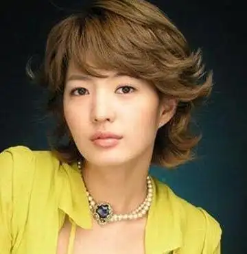 脸型方方的人梳短发发型,可以用什么样的方式来打理呢?