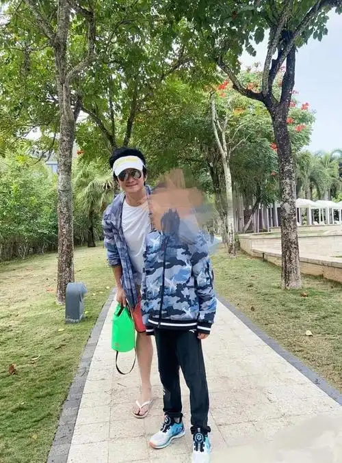 吴京身患艾滋病在北京治疗合照状态超佳网友合照破谣言