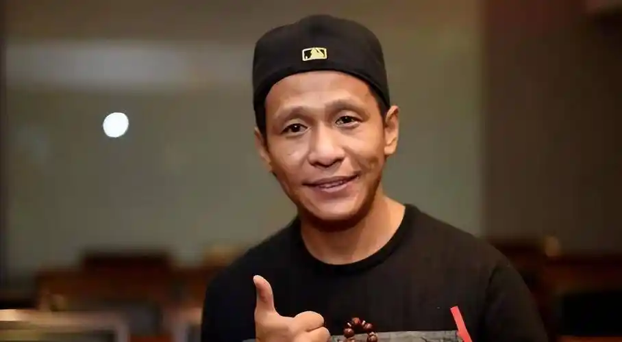 宋小宝:与相伴7年发妻离婚后,转身娶小8岁粉丝,今婚姻状况如何_霍晓红