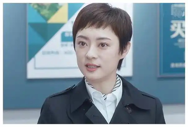 孙俪新发型亮相活动,妆容惊艳新高度,网友点赞熹妃回宫.