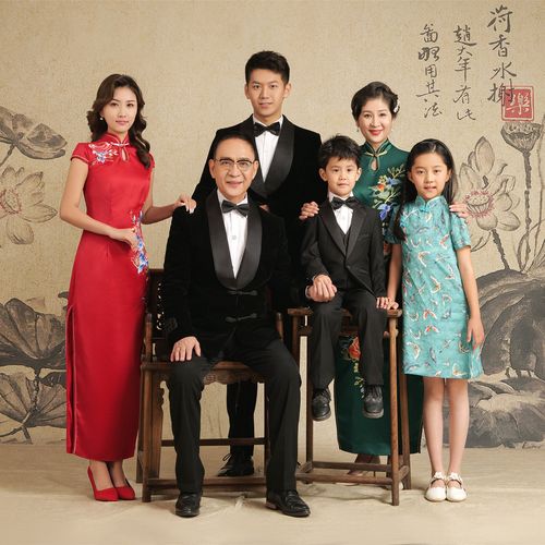 2022中国写真拍照艺术全家福六口新款一家摄影亲子装