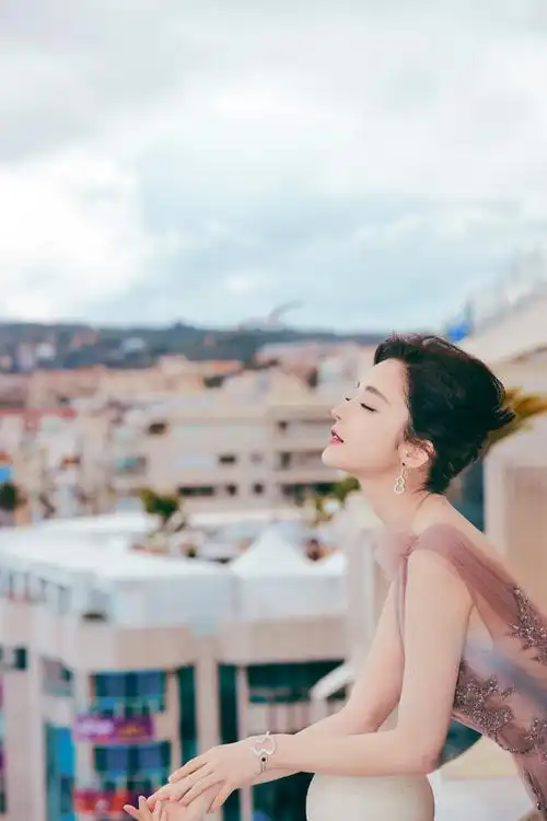 古力娜扎戛纳电影节性感图片