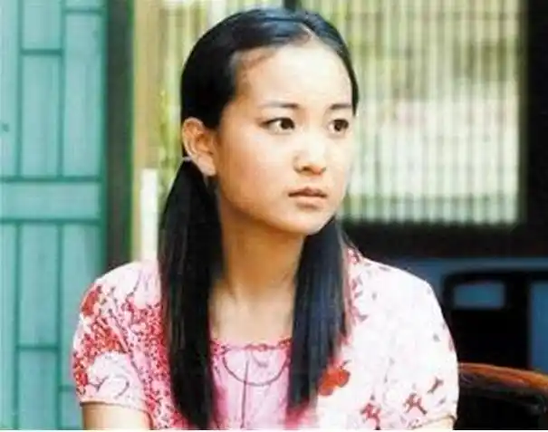 原来18岁的贾玲这么美,颜值不输欧阳娜娜,胖子都是潜力股