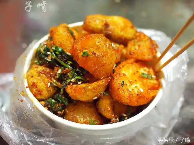 炸土豆6元一份,老板顾不上收银都是扫码,被骗多次加上语音播报