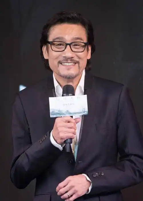 有一种爱情叫梁家辉和江嘉年:你不欺我少年穷,我不负你糟糠恩_中国