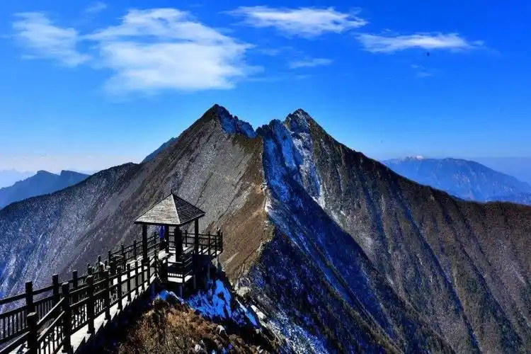 秦岭主峰--太白山