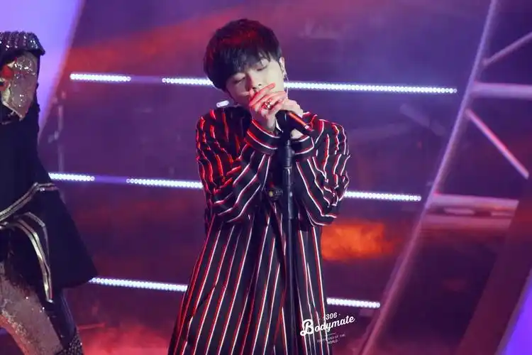 2015华晨宇2014腾讯应用宝年度盛典_高清图片大全-爱豆app