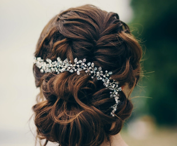 简单好看的新娘盘发 韩式新娘简单盘发