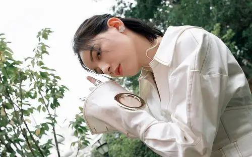 李斯丹妮魅力高冷写真桌面壁纸