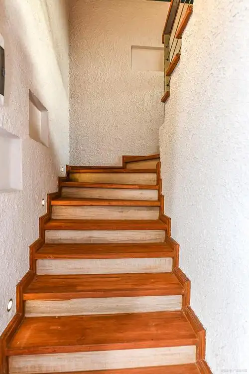 正确的楼梯铺贴方法