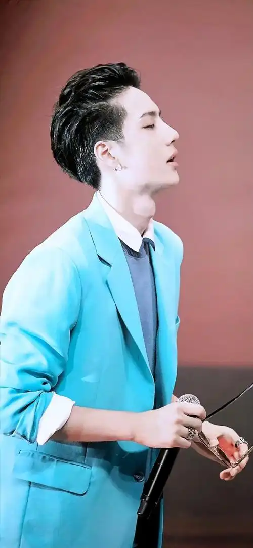 向全世界安利王一博#wyb#王一博考古日常#    既帅又痞还超酷,那心觋