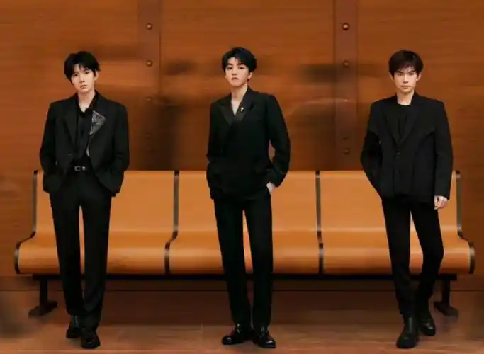 tfboys这次不是p的##起猛了看到tfboys合照