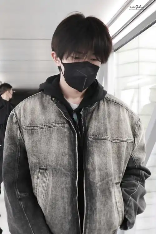 易烊千玺机场图