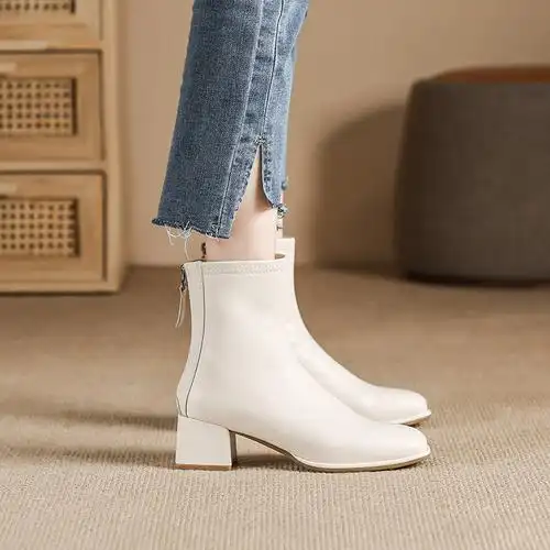 骄屿白色短靴2022新款高跟小香风高级瘦瘦法式时装靴