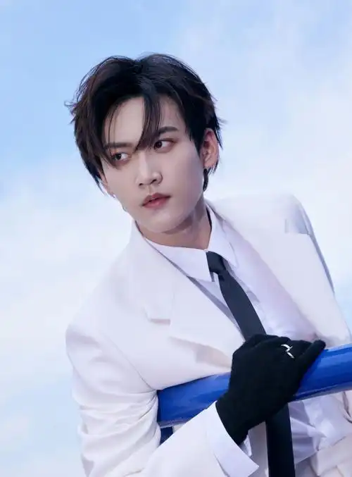 周柯宇gq灵感派对##周柯宇克莱因蓝大片##gqcreative灵感派对