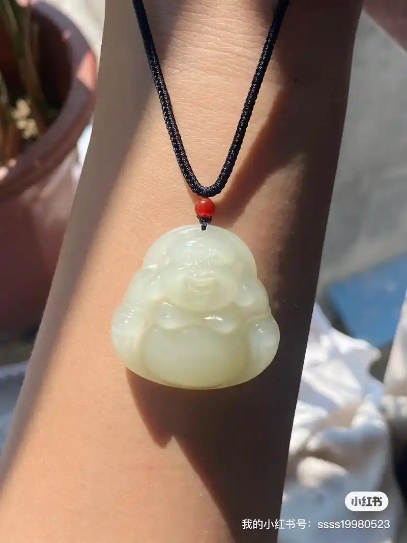 和田玉晴白经典佛公吊坠.
