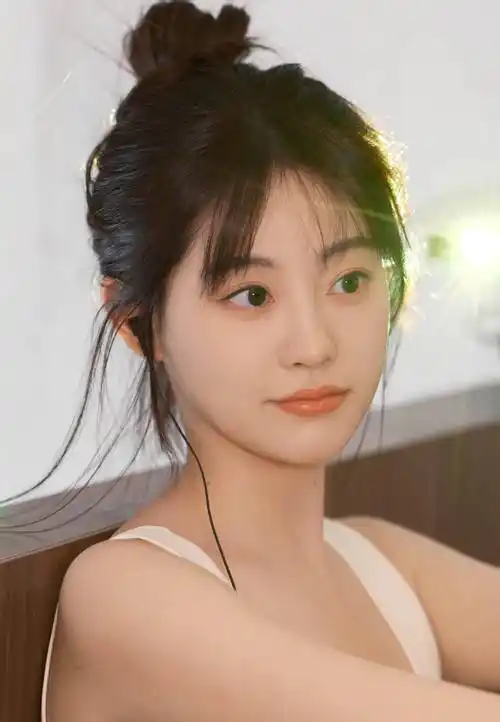 女星祝绪丹时尚造型:娇艳如花,窈窕淑女