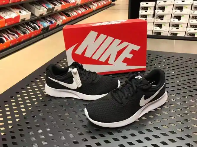 耐克经典休闲跑步鞋175包邮