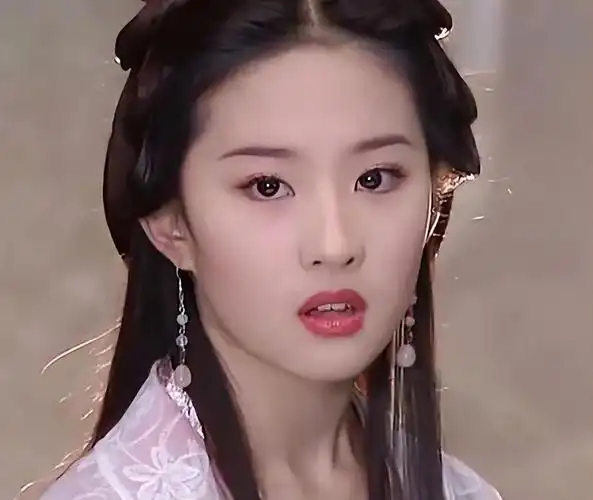 "神仙姐姐""小龙女""古装女神"这些都是网友给刘亦菲的称号.