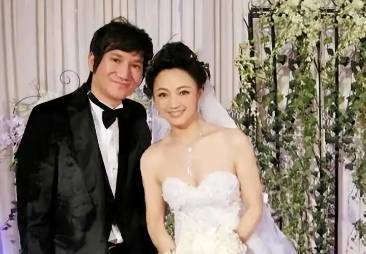 回顾罗海琼37岁嫁入豪门42岁高龄生二胎老公长得一般很有钱