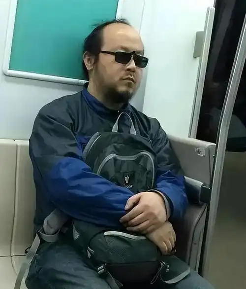 回顾:53岁窦唯近照曝光:"穷困潦倒",已"成仙"