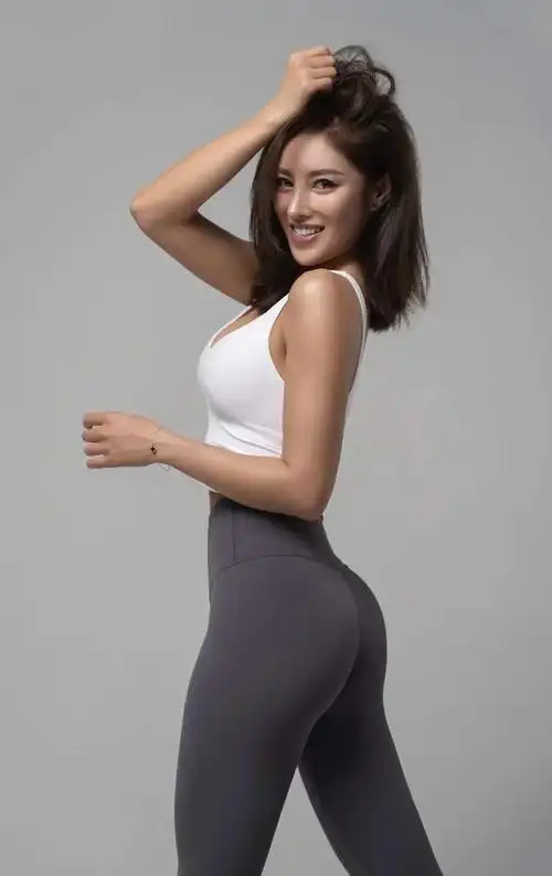 上海24岁健身教练,拥有符合亚洲审美的顶级身材,力量训练真香!