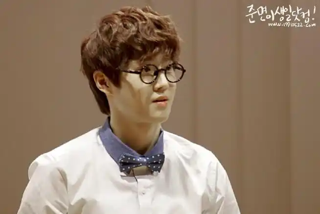 青州签名会 图片cr:logo 戴眼镜的小绵羊真的是太太太太太太太可爱了