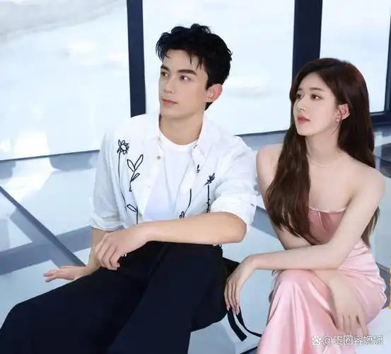 吴磊赵露思七夕撒糖了!拍情侣写真邂逅浪漫,俊男靓女同框好养眼