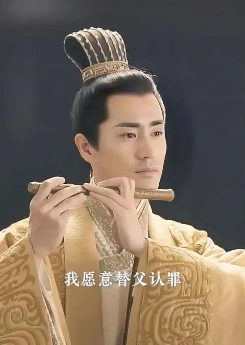 季肖冰的身高超过180厘米,身形修长而清瘦,他的举止间流露出端正的