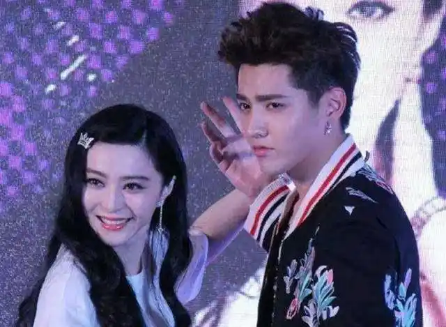 吴亦凡11个女星的合照,和李冰冰刘亦菲的太过正经,和她最舒服