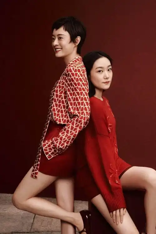 【一点资讯】孙俪携儿女出游,在维多利亚港拍照背包才2万元,疑带孩子