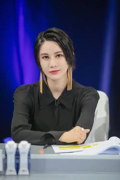 她素颜照片啥样尚雯婕素颜照片也很好看,她本身就是一个面容漂亮的