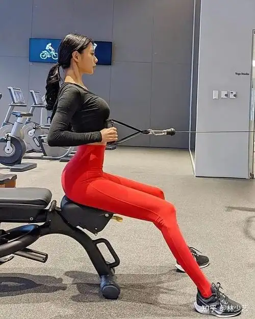 谭维维晒健身照蜜桃臀马甲线太吸睛这运动或可增加活力