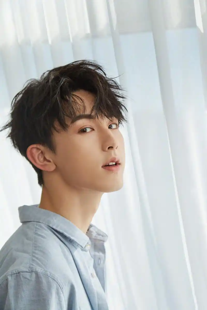 郭俊辰帅气的写真照片