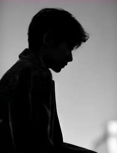 猜一猜这是哪位男神的背影?划一下范围是tfboys中的一位哦!