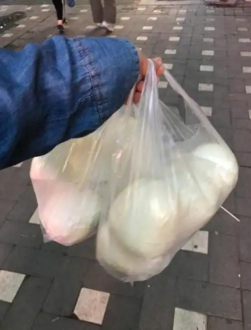 杨紫买12个馒头 馒头公举要变胖啦!