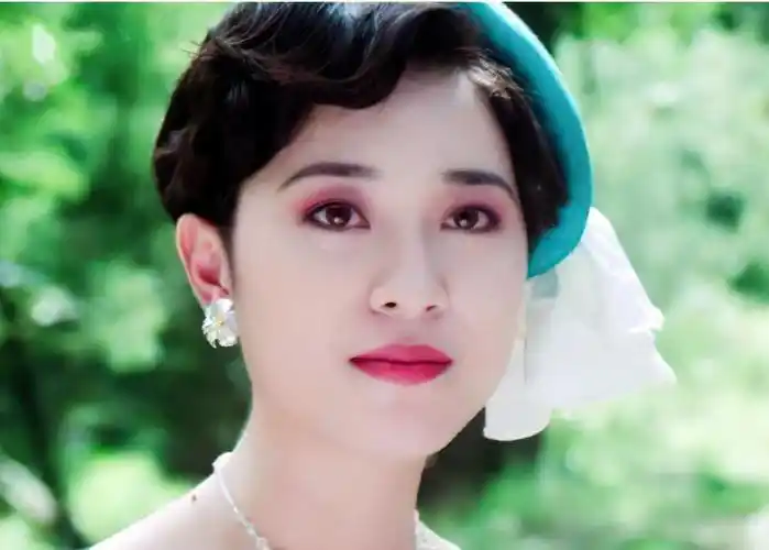 陈法蓉出生于香港,祖籍江苏宿迁.