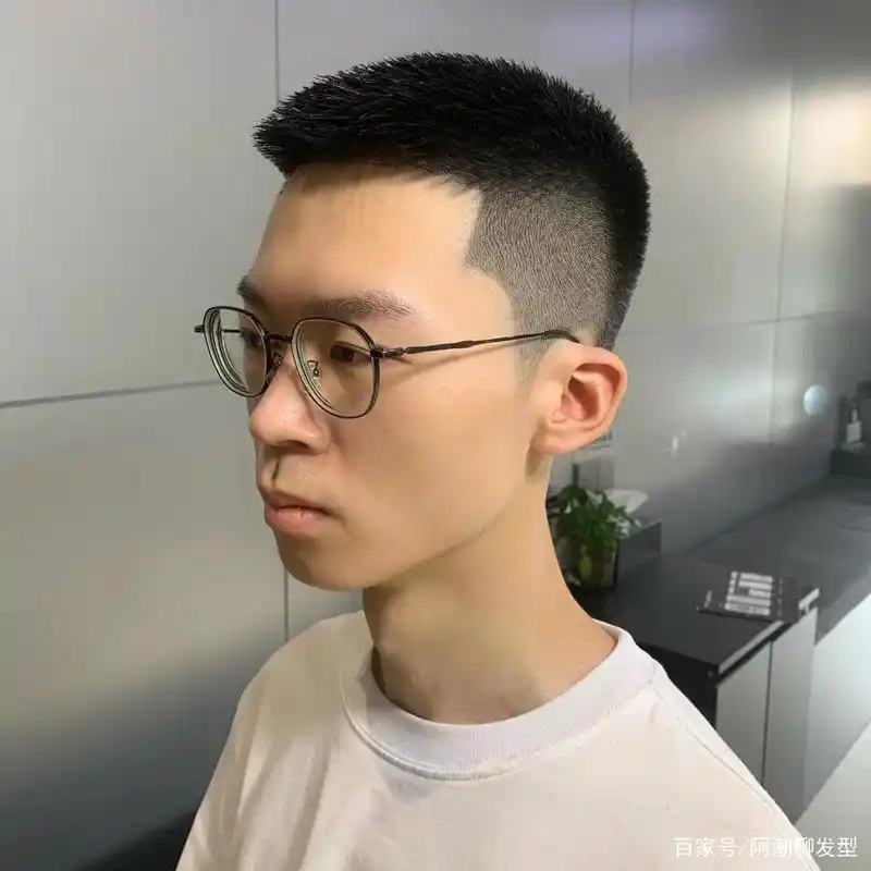 适合20岁以上男生的发型,硬朗有型,剪完帅气有气质!
