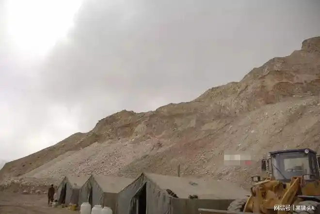 西山四个私企玉矿,我们大白矿是最大一座矿山,产出的料子成型,玉质也