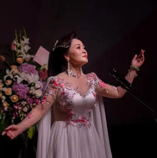 女高音歌唱家郑英独唱音乐会成都城市音乐会第一场声乐专场音乐会在