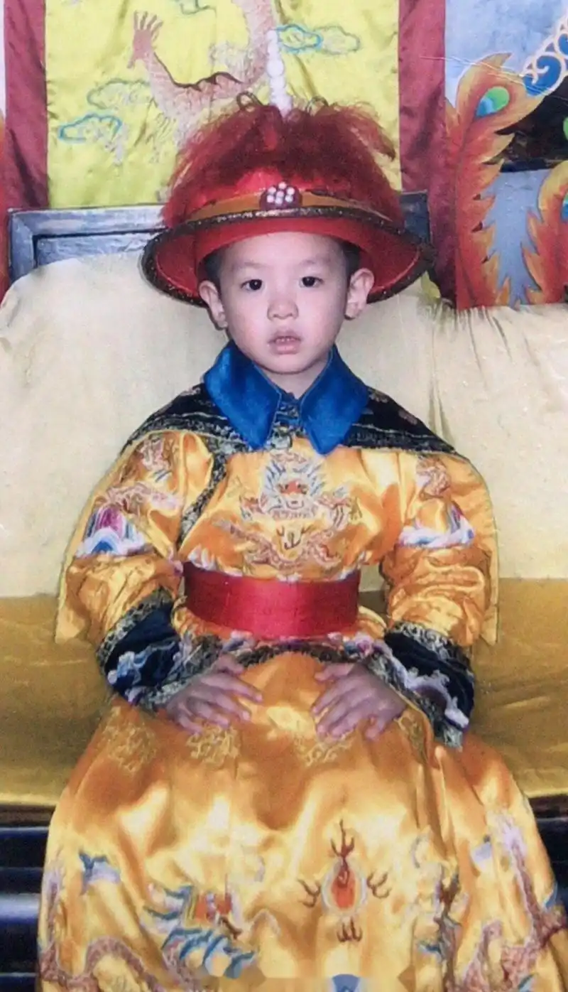 justin黄明昊从小到大的照片,你们觉得有变化吗?