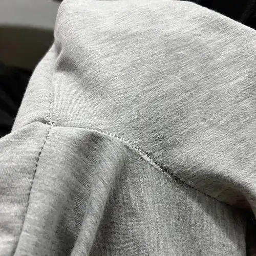 这裤子的质量也是绝了!穿了一次 出去坐下发现裤裆裂开!