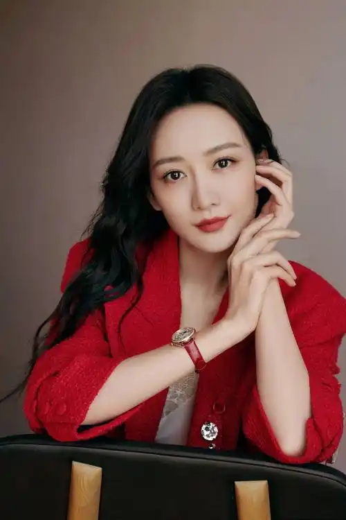 王鸥经纪公司:上海光拓文化发展有限公司王鸥经纪人王鸥肖像代言多少