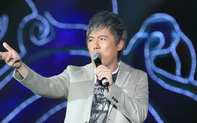 张宇自爆恋爱脚踩两只船,被女友写歌讽刺,《雨一直下》由此而来_哔哩