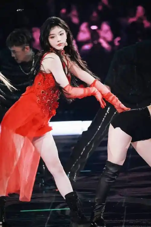 孔雪儿舞台上的红玫瑰