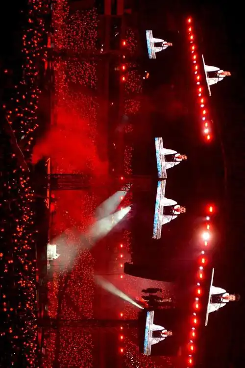 歌王华晨宇火星演唱会红海照片一次看个够!