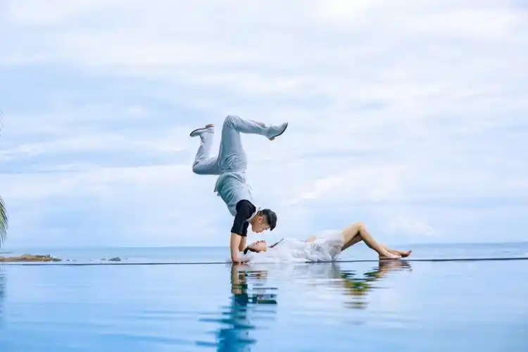 街舞男孩的婚纱照